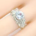 Silberfarbene mikrogefasste Zirkonia Strass Ringe mit glänzenden Kristallen Damen Mode - Größe 7 / Silber Weiß