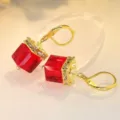 Elegantes pendientes de cubo de cristal rojo dorado estilo retro moda para mujeres chic - Estilo Gancho de Oreja de Oro / Rojo Brillante