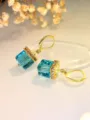 Pendientes de cubo de cristal azul, chapados en oro estilo vintage francés minimalista elegante. - Estilo Gancho de Oreja de Oro / Verde azulado
