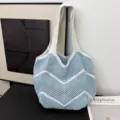 Blau weiße Häkel Umhängetasche, gewebte Strick Shopper Tasche für Damen Freizeit Alltag. - Hellblau