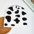 Gorro de punto con estampado de vaca en blanco y negro, gorro de invierno cálido y moderno. - Talla única / Vaca