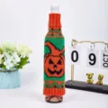 Gebreide Halloween pompoen wijnfleshoes voor feestelijke tafeldecoratie en vakantiecadeaus. - Oranje Pompoen