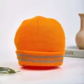 Fluoreszierende orangefarbene Mütze mit Leuchtstreifen für Nachtradfahren, warme Wintermütze. - Verstellbar / Zwei Streifen / Orange