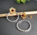 Gouden bloem oorknopjes met rode kristal en zilveren opengewerkte ring jacket veelzijdig. - Gouden Bloem Holle Jas Stijl (HE-11658)
