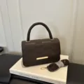 Sac bandoulière femme texturé marron sac à main chic avec poignée et fermoir métallique. - Marron