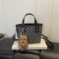 Bolso cubo mini de lunares vintage con ribete de cuero, bonito colgante de perro y correa. - Con Colgante / Negro
