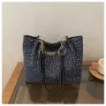 Dunkelblaue florale Stoff-Tragetasche für Damen, stylische Schulterhandtasche mit schwarzen Henkeln. - Dunkelblau Ohne Anhänger