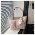 Borsa a tracolla rosa tote con farfalle glitter, ciondolo orsetto e piccola borsetta. - Set Due Pezzi (Con Ciondolo) / Rosa