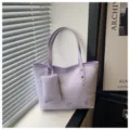 Borsa shopper viola chiaro alla moda da donna, elegante borsa a spalla in pelle PU con farfalle. - Set Due Pezzi (Senza Ciondolo) / Viola