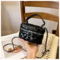 Mini sac bandouilere noir matelasse avec chaine et poignee pour femme style mode quotidienne. - Noir