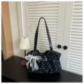 Bolso de hombro de topos negros con colgante de lazo de perlas, bolso suave para mujer. - Negro Con Colgante