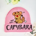 Schlanke rosa Strickmütze mit niedlichem Kapibara-Cartoon-Grafikmuster und Buchstaben für den Winter. - Einheitsgröße / Capybara Jacquard - Schultasche Tragen / Rosa