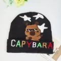 Berretto in maglia nero capybara con simpatico design di animali e jacquard a lettere. - Taglia unica / Jacquard Capybara - Ballando / Nero