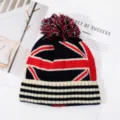 Dames winter gebreide muts met klassiek Union Jack vlag patroon en kleurrijke pompon. - Union Jack