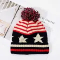 Dames winter gebreide pompon muts, rood witte strepen sterren warme wollen pet mode. - Sterren en Strepen