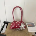 Koreaanse stijl rode stippen bowling handtas met lange hengsels en ster hanger. - Rood met Hanger