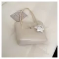 Élégant sac cabas bandoulière en cuir PU beige avec nœud mignon et pendentif étoile. - Avec Pendentif / Blanc
