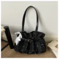 Schwarze Sternenprint Schultertasche Unterarmtasche mit Gürtel und Spitzensternanhänger. - Mit Anhänger (MC 6731) / Schwarz