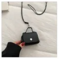 Mini zwarte kunstlederen schoudertas, schattige compacte minimalistische stijl voor dagelijkse mode. - Zwart