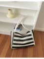 Sac cabas en paille rayé noir et blanc pour femme, grand sac d'épaule de plage pour l'été. - Style Tote / Noir sans Pendentif