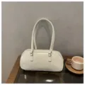 Bolso de hombro baguette de charol blanco, bolso Boston retro minimalista para mujeres. - Blanco Sin Colgante