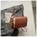 Bolso bandolera de piel PU marrón con elegante decoración de pañuelo estilo vintage - Marrón