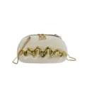 Borsa da sera bianca da donna con elegante decoro in metallo dorato a onda e catena. - Bianco