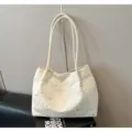 Λευκη τσαντα tote απο καναβα με ασημενια αστερια, κομψη μεγαλη τσαντα ωμου για καθημερινη χρηση. - Χωρίς μενταγιόν / Λευκό