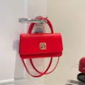 Élégant sac sous les bras rouge pour femmes, sac à bandoulière tendance et chic. - Rouge