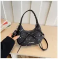 Schicke schwarze Sternen-Umhaengetasche mit Schleife, stylische Schultertasche fuer Damen Details. - Schwarz