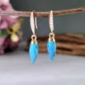 Orecchini pendenti turchesi vintage con ganci in strass per donne eleganti e chic. - Turchese