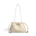 Bolso de hombro de cuero beige con diseño de nube y cordón para uso diario elegante. - Blanco Roto