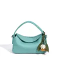 Bolso bandolera de piel turquesa con asa trenzada y colgante floral, elegante bolso de mujer. - Azul Macaron
