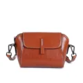 Sac bandoulière marron en cuir véritable pour femme, sac coquillage vintage en cuir de vache. - Couleur caramel