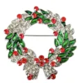 Weihnachtskranz Brosche Nadel mit gruenen Emailleblaettern und roten Kristallsteinen - Silberne Weihnachtskranz Brosche (XZ4575B)