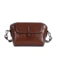 Sac à bandoulière marron en cuir véritable, sac coquillage vintage en cuir de vachette huilé. - Café