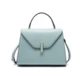 Sac à main élégant en cuir bleu clair avec forme trapèze classique et fermoir métallique chic. - L / Bleu Lin