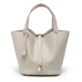 Borsa a secchiello elegante in vera pelle con manici, chiusura con lucchetto e fodera. - Grigio perla 22 cm (fibbia dorata)