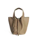 Borsa a secchiello in vera pelle da donna, borsa firmata di lusso con serratura in metallo tortora. - 18 cm Etoupe (hardware dorato)