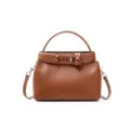 Sac à main marron en cuir véritable avec poignée et élégante ceinture à clous pyramidaux. - Brun Fubao