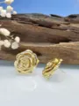 Orecchini a lobo rosa dorata dettaglio, design floreale metallo vintage con perno e anello. - Forma di Rosa / Oro