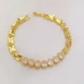 Bracciale a catena con farfalle dorate e dettagli scintillanti in zircone cubico a goccia chic. - Goccia d'Acqua Verticale Bianca