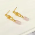Eleganti orecchini a catena color oro con pendenti in pietra rosa per donne e signore. - Quarzo rosa