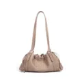 Bolso de hombro de cuero trenzado en taupe, diseño elegante con doble correa y detalles fruncidos. - Color Té con Leche