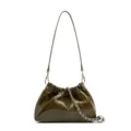 Borsa a tracolla in pelle verniciata verde oliva con catena argento e ciondolo chic. - Verde militare