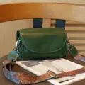 Sac bandoulière vintage en cuir véritable pour femme, sac élégant avec large sangle. - Vert Fruit