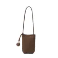 Sac de téléphone vertical en cuir marron avec bandoulière nouée, accessoire élégant chic. - Café
