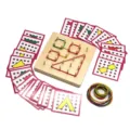 Pädagogisches Holz-Geobrett-Spielzeug mit geometrischen Formen und bunten Gummibändern für Kinder. - S