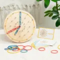 Wooden clock learning toy for kids, time cognitive model with rubber bands and flashcards. - Clock Pegboard