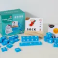 Jeu educatif en bois d'alphabet et de mathematiques pour l'apprentissage precoce des enfants. - Blocs d'épellation et de calcul / Multicolore